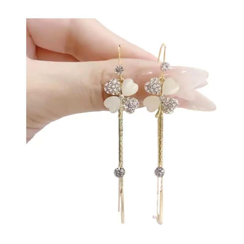 Elevate Your Style with Hot Selling Four-Leaf Clover Anti-Lost Earrings Featuring Green Cat's Eye Stone - Luxurious and Elegant Design for Women