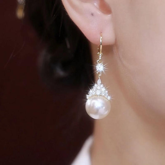 Crown Pearl Hoop Earrings - Chic 14K Gold-Plated Luxury Jewelry for Women, 2025 Must-Have Designer Statement Piece DZEH3691