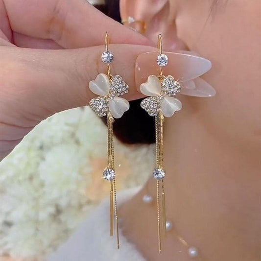 Elevate Your Style with Hot Selling Four-Leaf Clover Anti-Lost Earrings Featuring Green Cat's Eye Stone - Luxurious and Elegant Design for Women