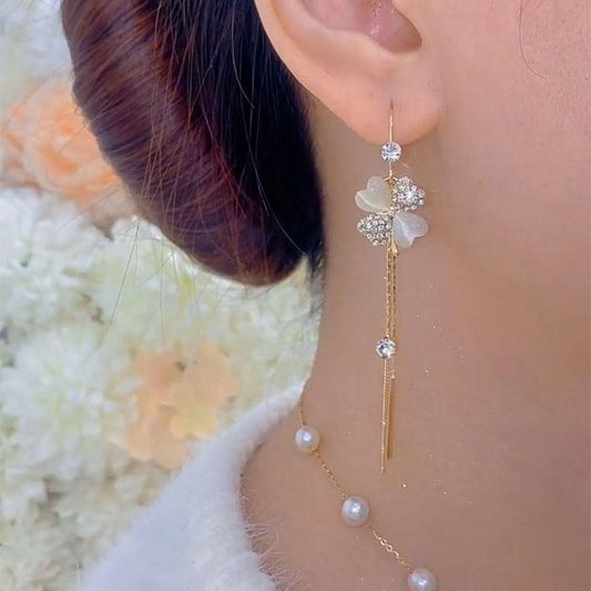 Elevate Your Style with Hot Selling Four-Leaf Clover Anti-Lost Earrings Featuring Green Cat's Eye Stone - Luxurious and Elegant Design for Women